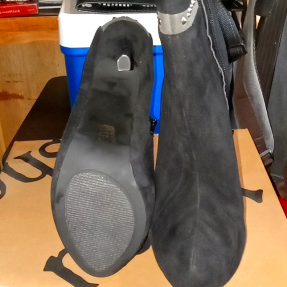 Boots brand new never worn - Picture 2 of 3